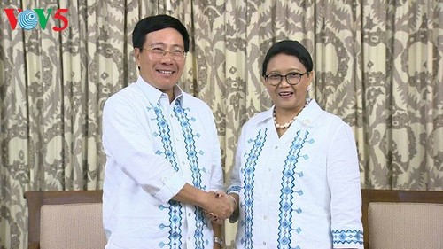 Pham Binh Minh rencontre les ministres des AE des Philippines et de l’Indonésie  - ảnh 1